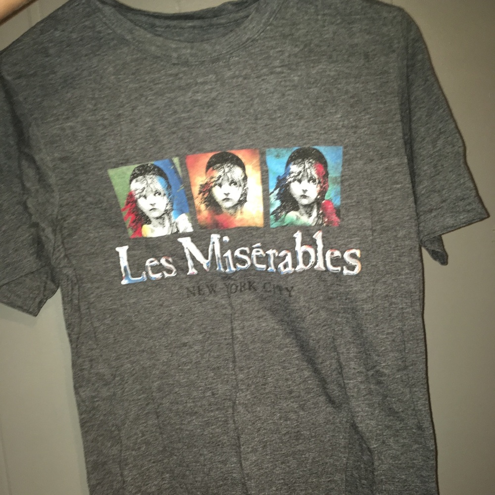 👚 Les Mis NYC t-shirt 🌸 *FINAL PRICE*